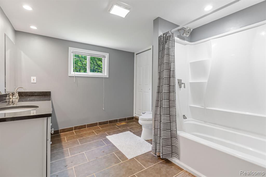2685 Simpson Drive Rochester Hills, MI 48309 - Photo 23 of 29