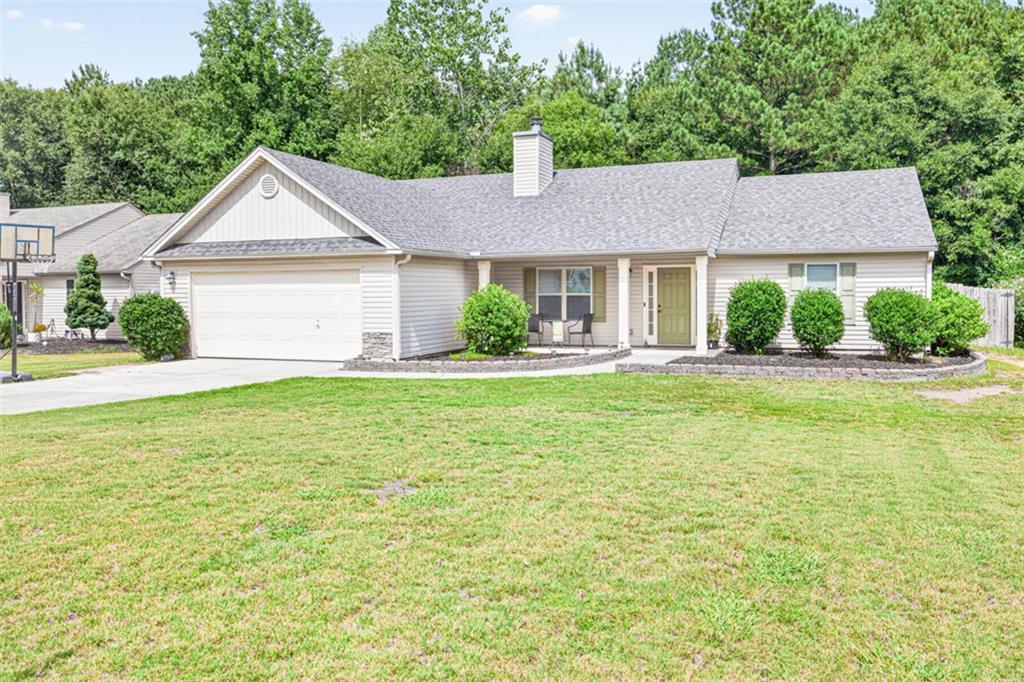 1429 Silvergate Way Winder, GA 30680 - Photo 2 of 33