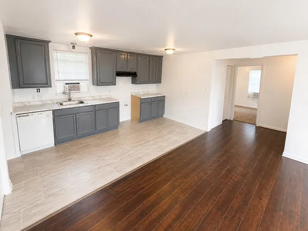 $1,500 | 5103 Willow Glen Drive, Houston, TX 77033