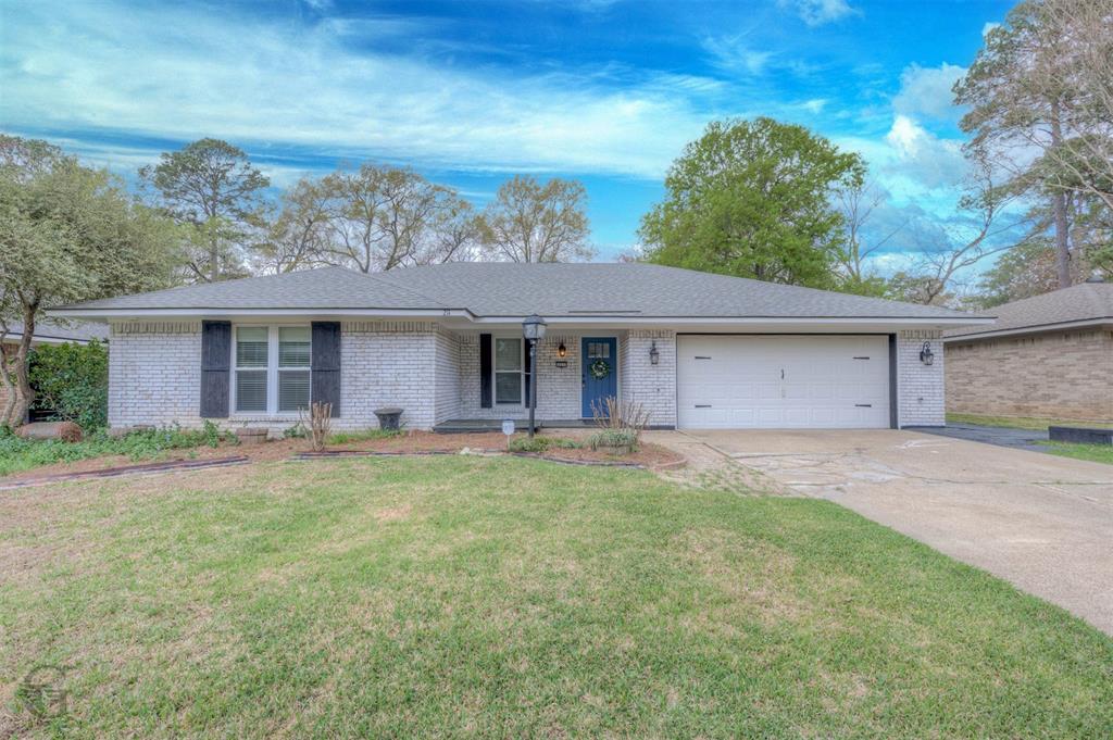 211 Chimney Lane Haughton, LA 71037 - Photo 1 of 35 front view of a house with a yard