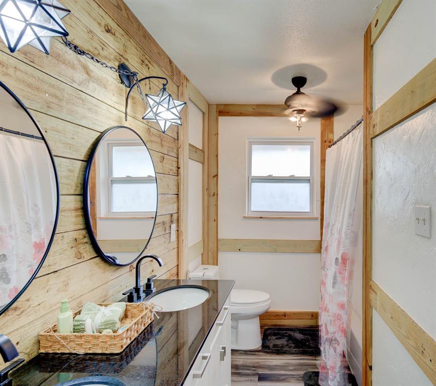 211 Chimney Lane Haughton, LA 71037 - Photo 16 of 35 a bathroom with a sink and a mirror