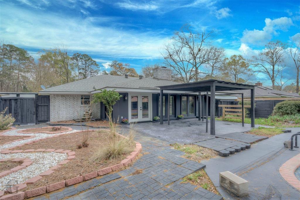 211 Chimney Lane Haughton, LA 71037 - Photo 28 of 35 a front view of a house with garden