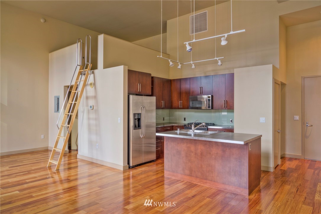 900 Lenora Street, Unit W105 Seattle, WA 98121 - Photo 2 of 27