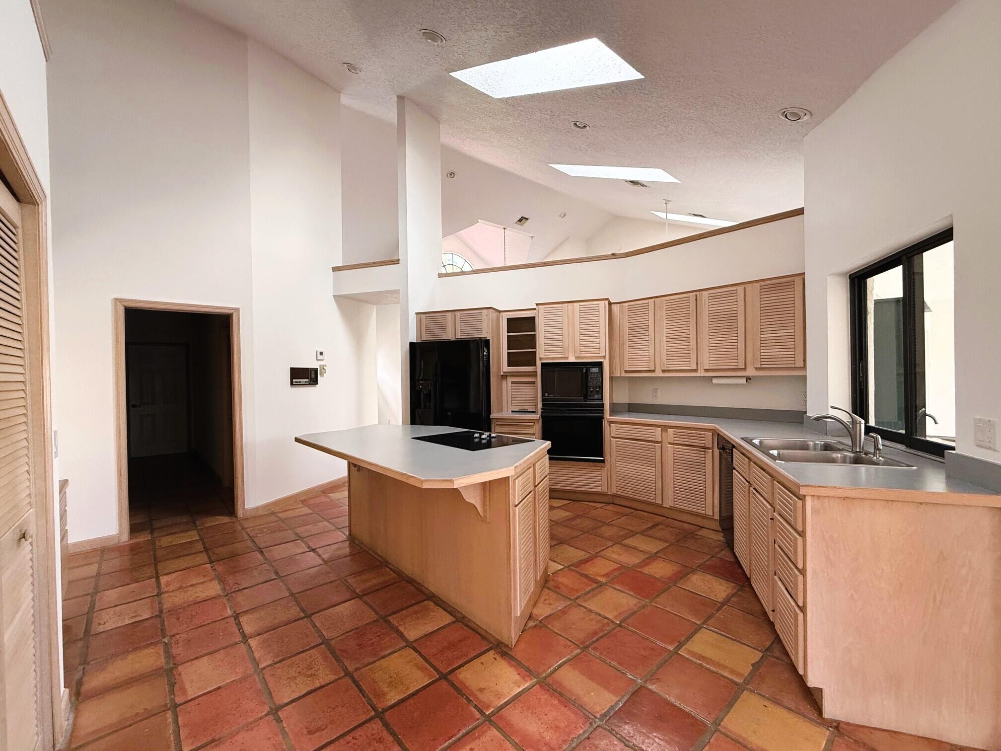 4 Lochwick Road Palm Beach Gardens, FL 33418 - Photo 7 of 35 Kitchen