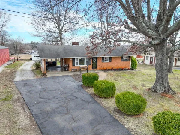 $235,000 | 133 Perdue Drive, Hurt, VA 24563