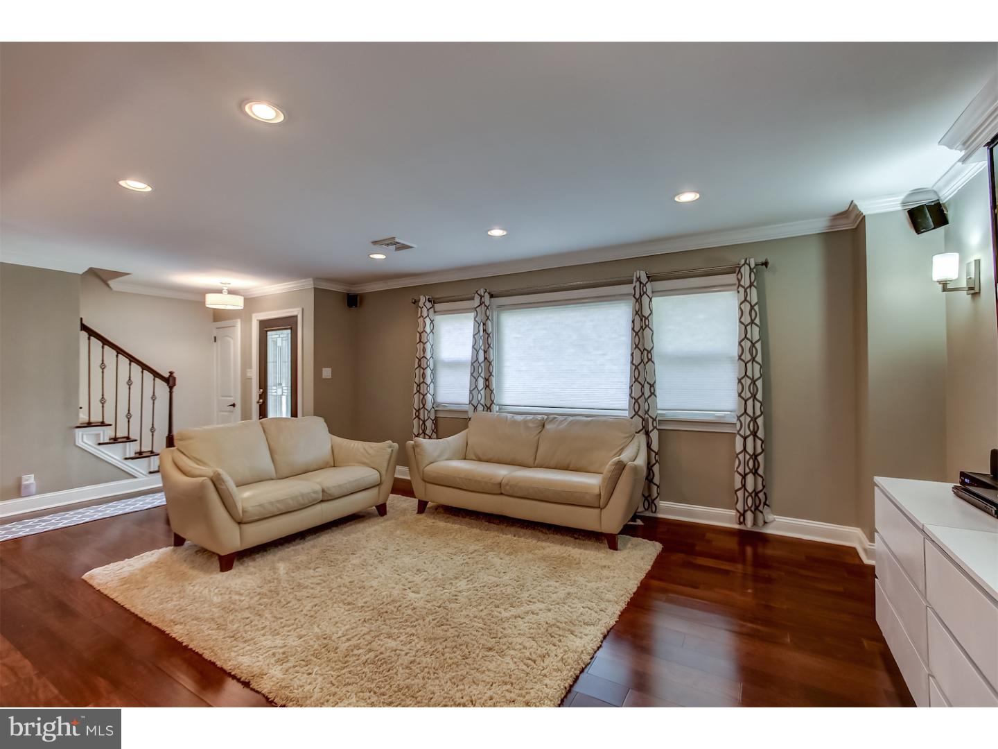648 Evans Road Springfield, PA 19064 - Photo 5 of 25 Living Room