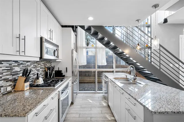 $499,000 | 2604 Museum Way, Unit 2101, Fort Worth, TX 76107