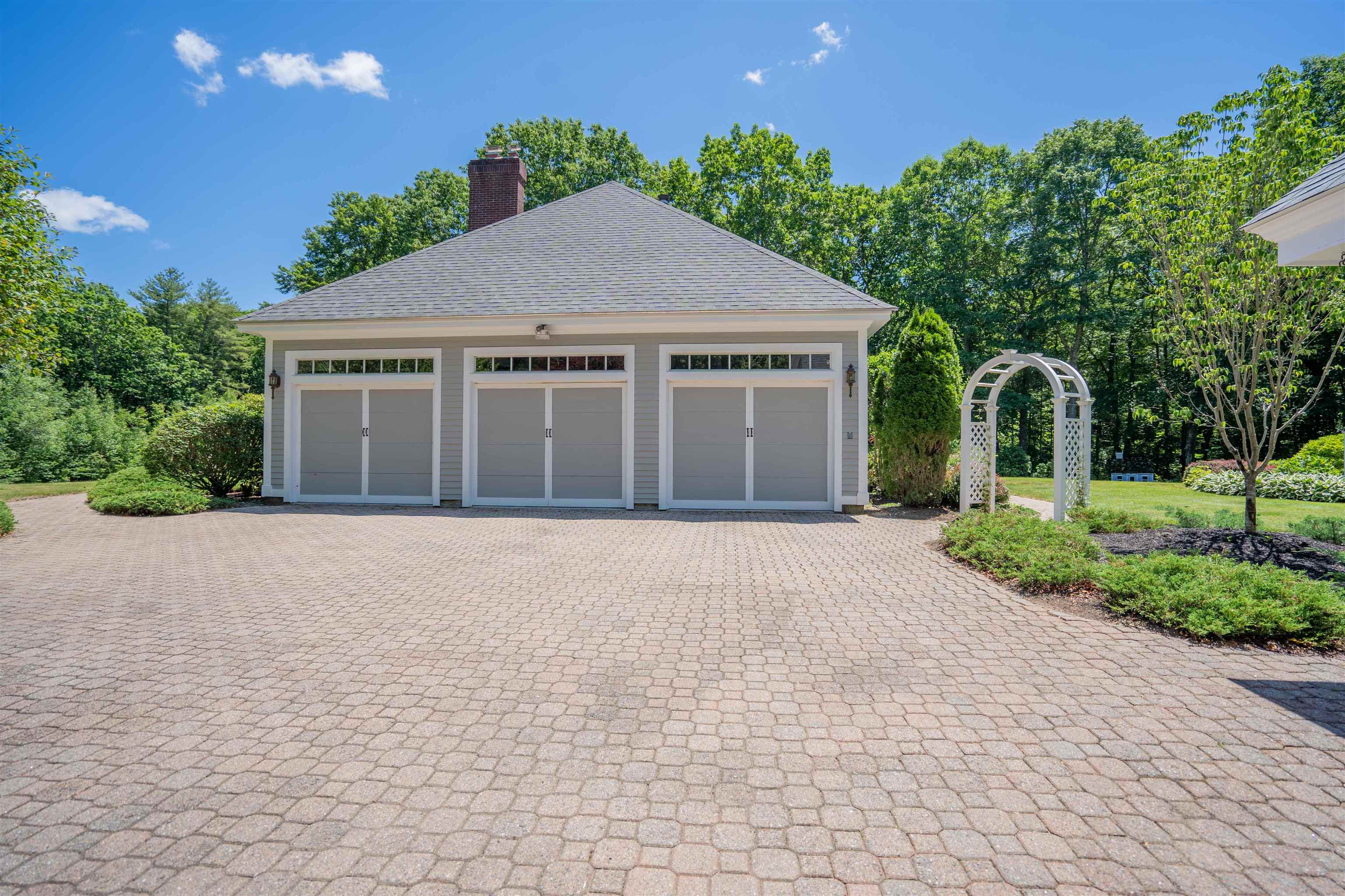 19 Oak Ridge Drive Atkinson, NH 03811 - Photo 3 of 40 Gallery Image 3