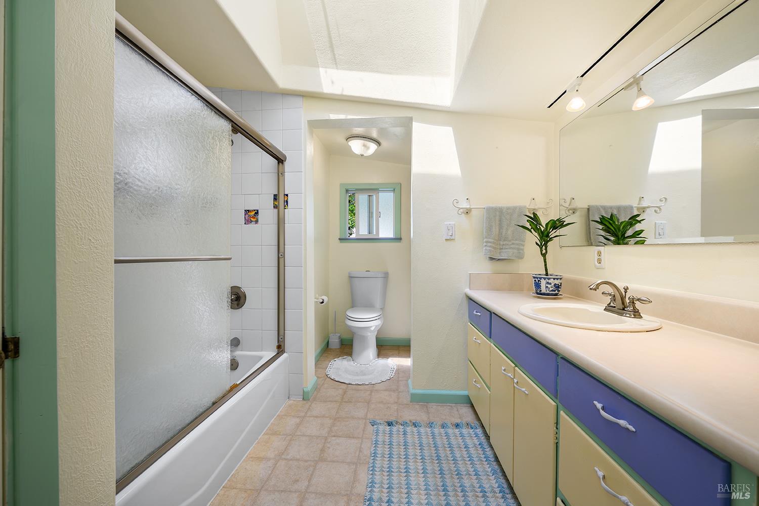 7350 Fircrest Avenue Sebastopol, CA 95472 - Photo 15 of 33 Colorful main level bathroom.