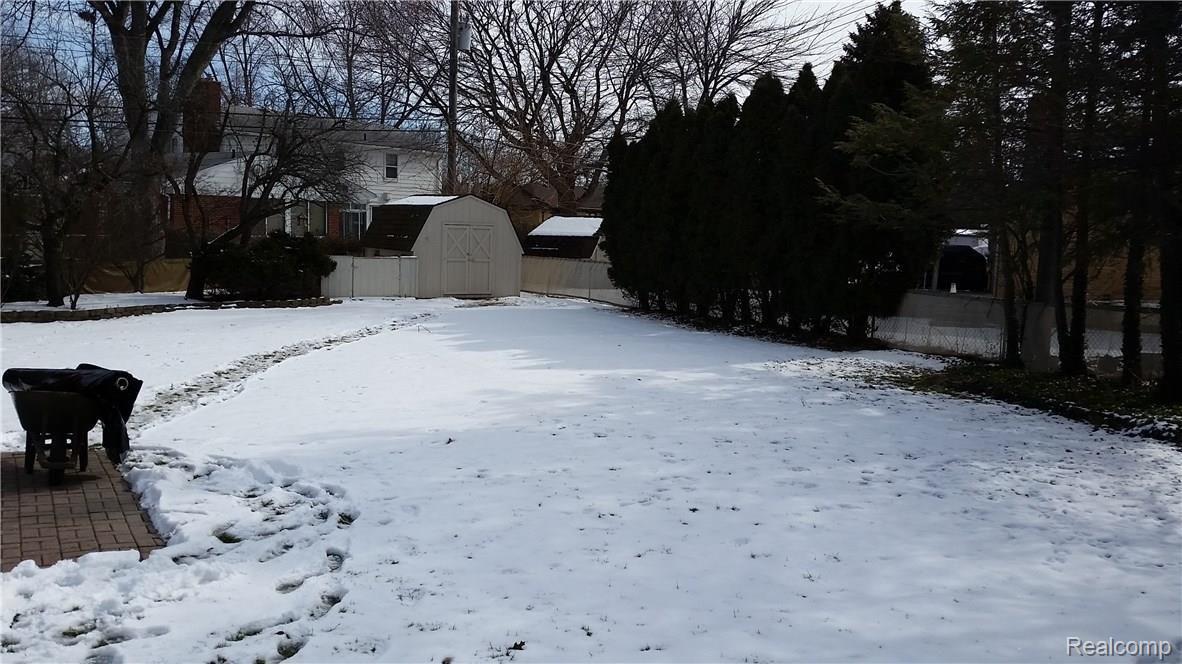 10049 Allen Road Allen Park, MI 48101 - Photo 19 of 47 20160218_132955.jpg