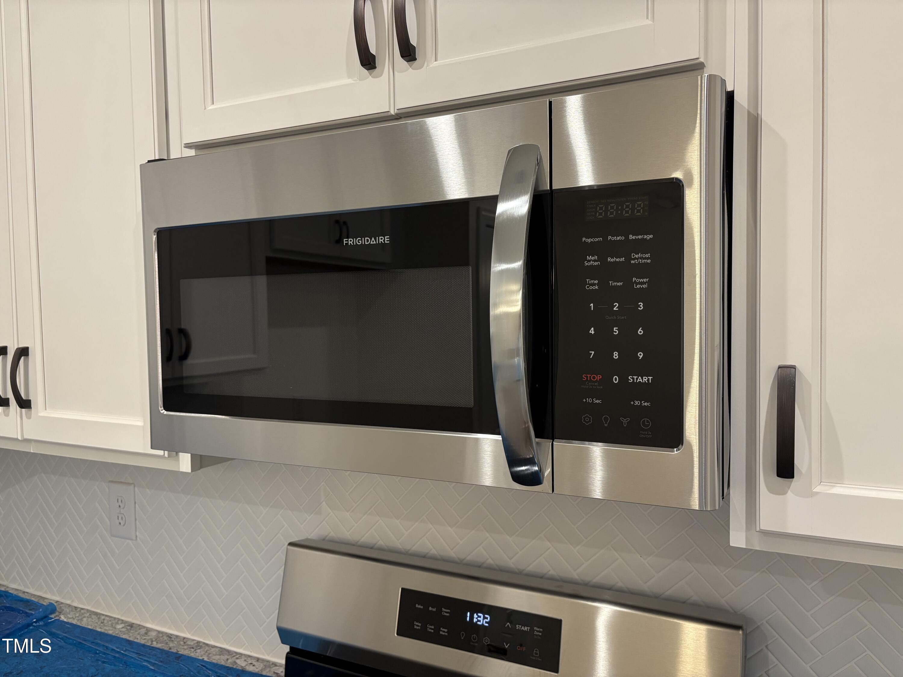 602 Weather Ridge Lane, Unit 21 Cary, NC 27513 - Photo 9 of 27 {WCC 602 Microwave