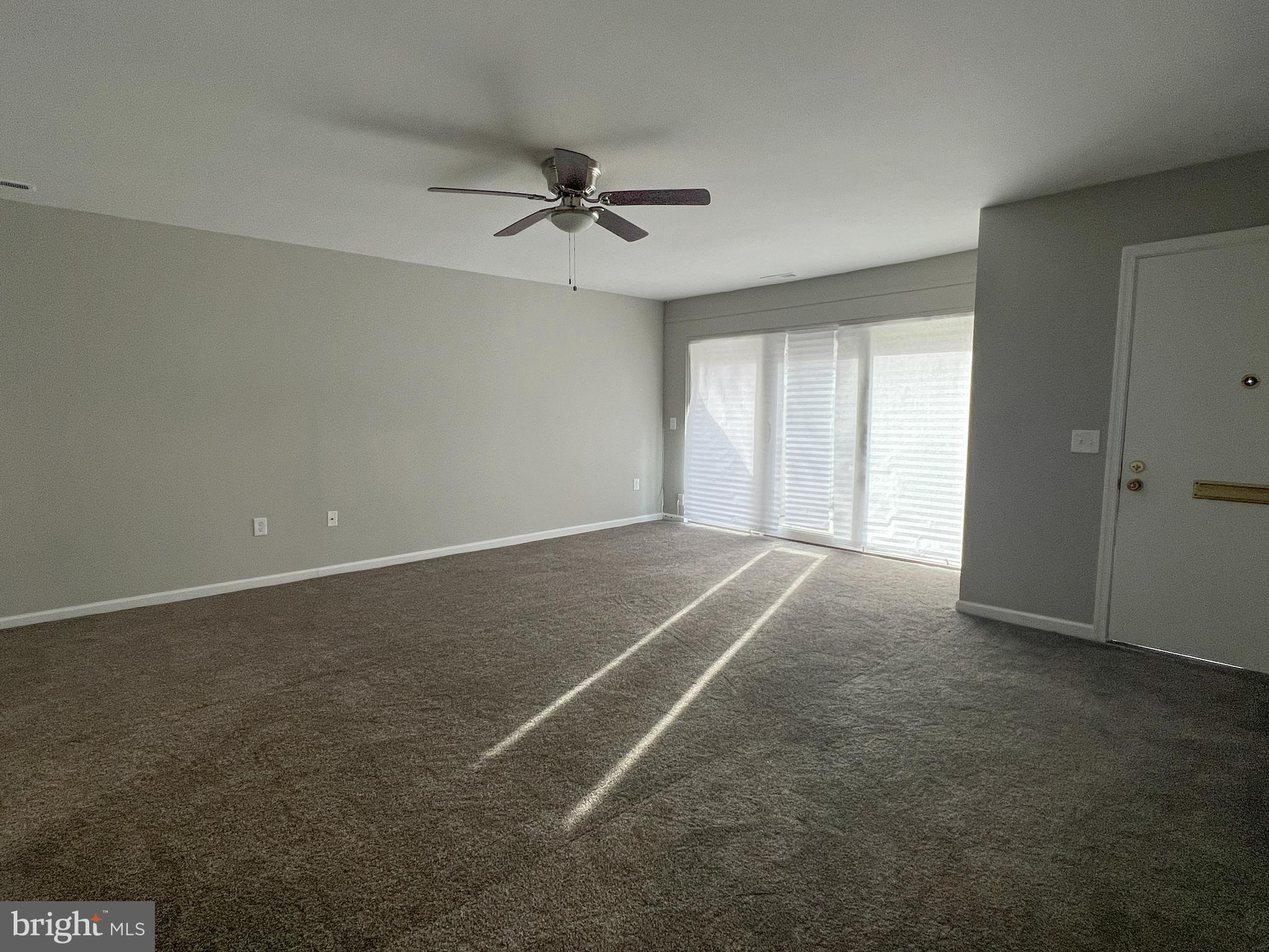 15015 Haslemere Court Silver Spring, MD 20906 - Photo 7 of 60 Living Room