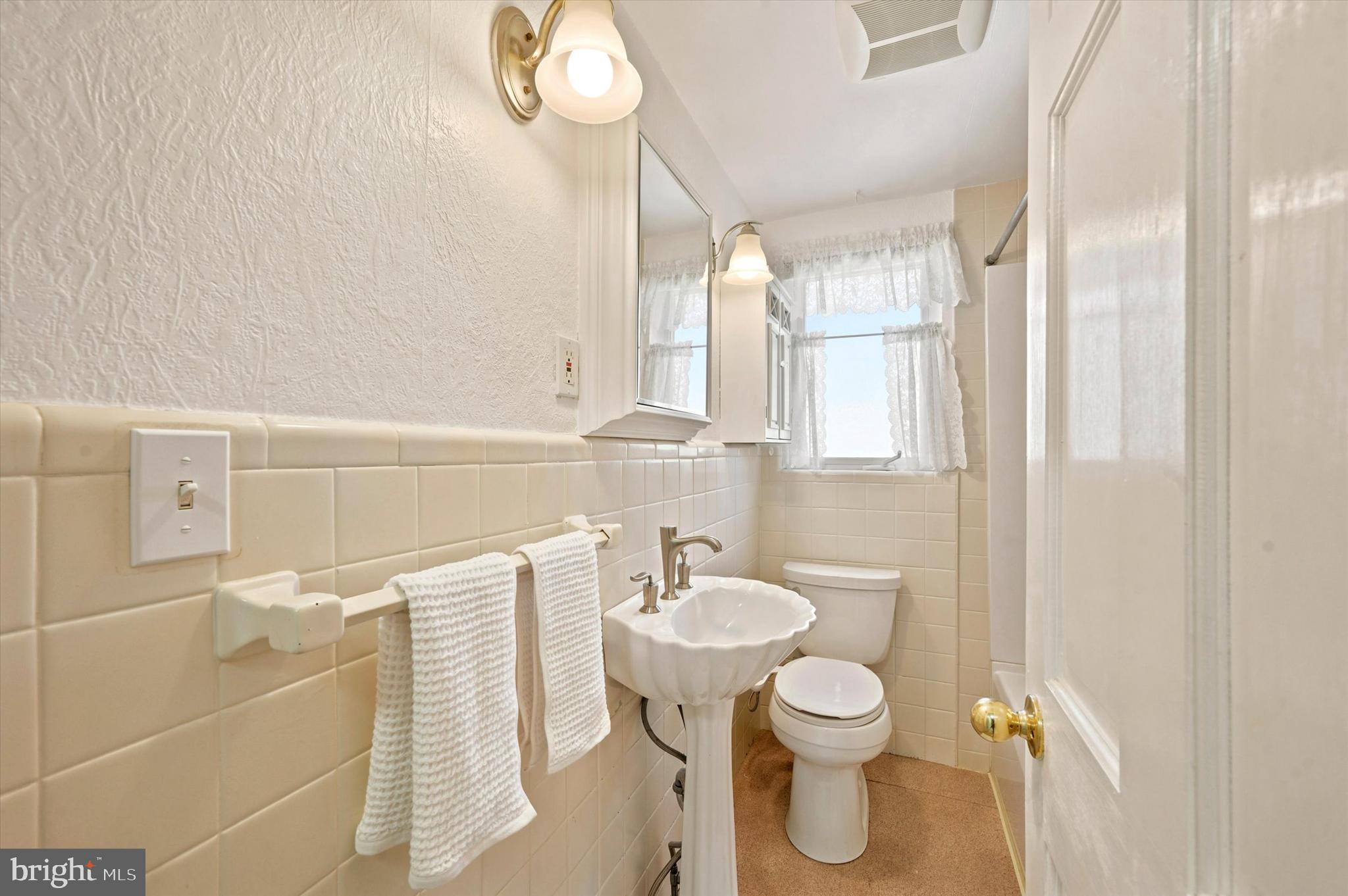 509 Springfield Avenue Folsom, PA 19033 - Photo 17 of 24
