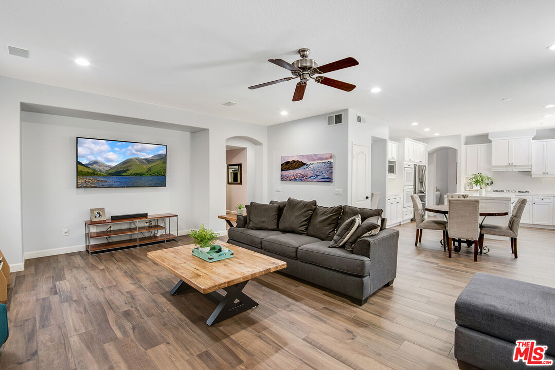 24944 Smokewood Way Stevenson Ranch, CA 91381 - Photo 16 of 39