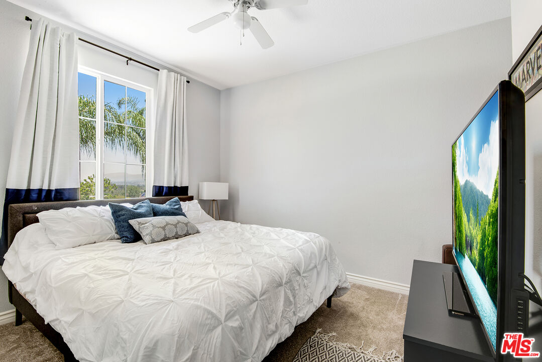 24944 Smokewood Way Stevenson Ranch, CA 91381 - Photo 25 of 39