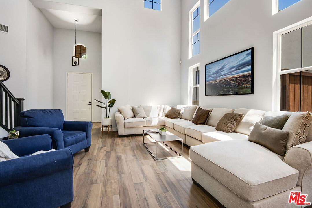 24944 Smokewood Way Stevenson Ranch, CA 91381 - Photo 9 of 39