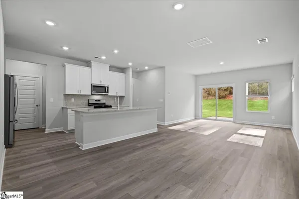 $275,000 | 887 Penfold Pointe, Wellford, SC 29385