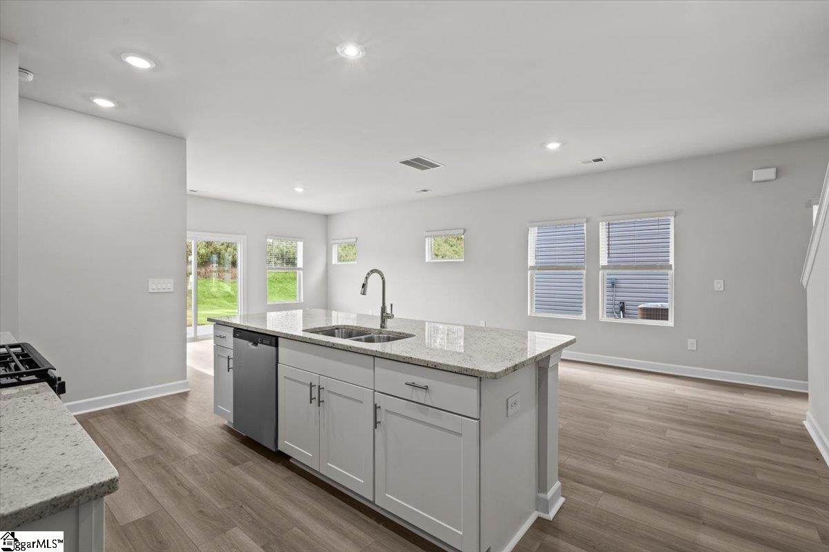 887 Penfold Pointe Wellford, SC 29385 - Photo 5 of 25