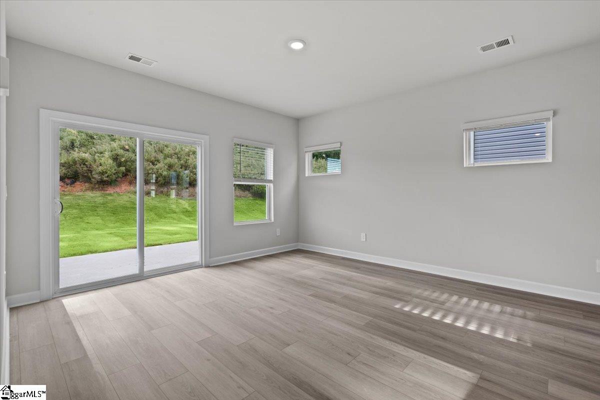 887 Penfold Pointe Wellford, SC 29385 - Photo 8 of 25