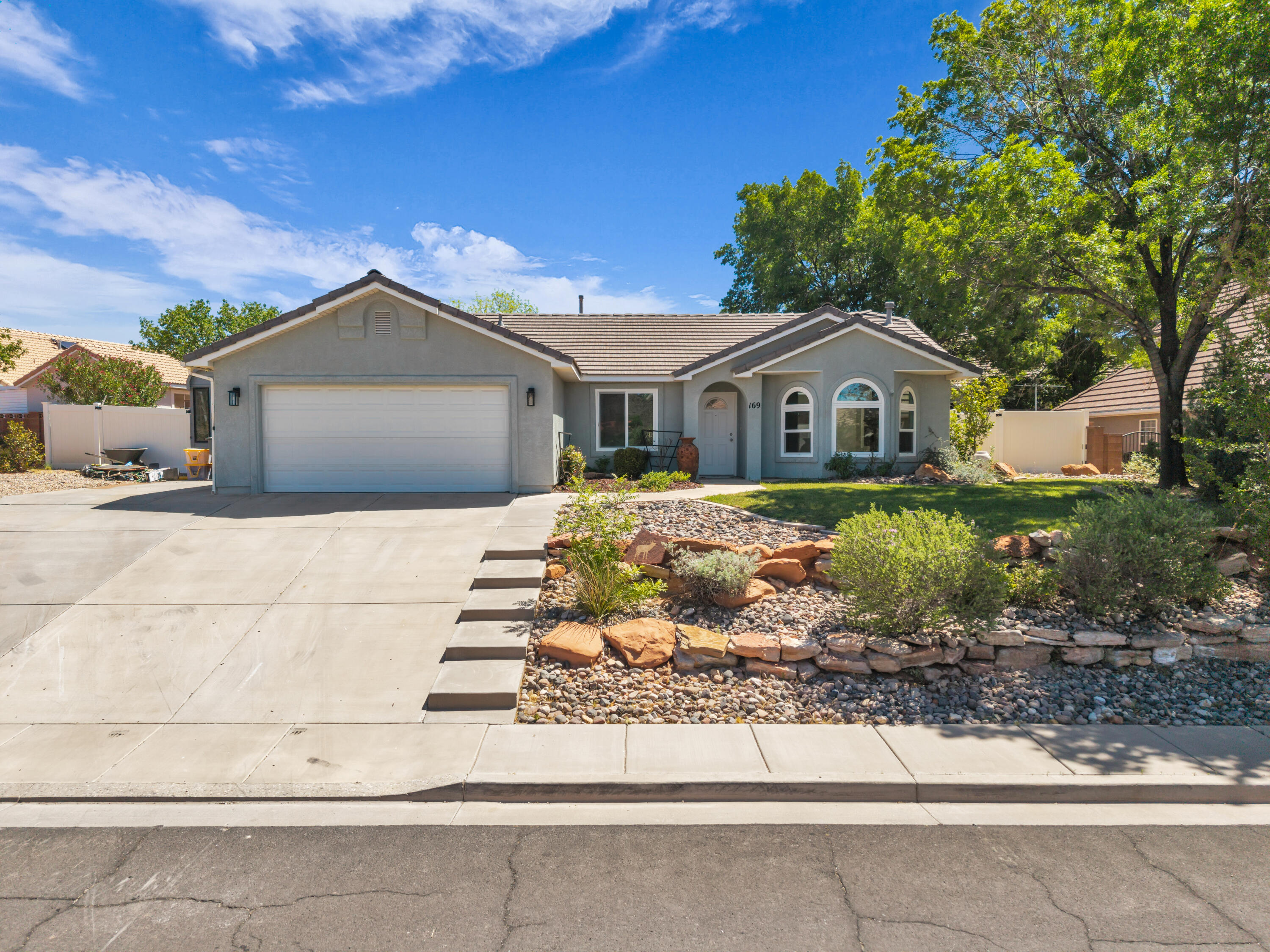 169 South 2100 East St. George, UT 84790 - Photo 1 of 17 Front View