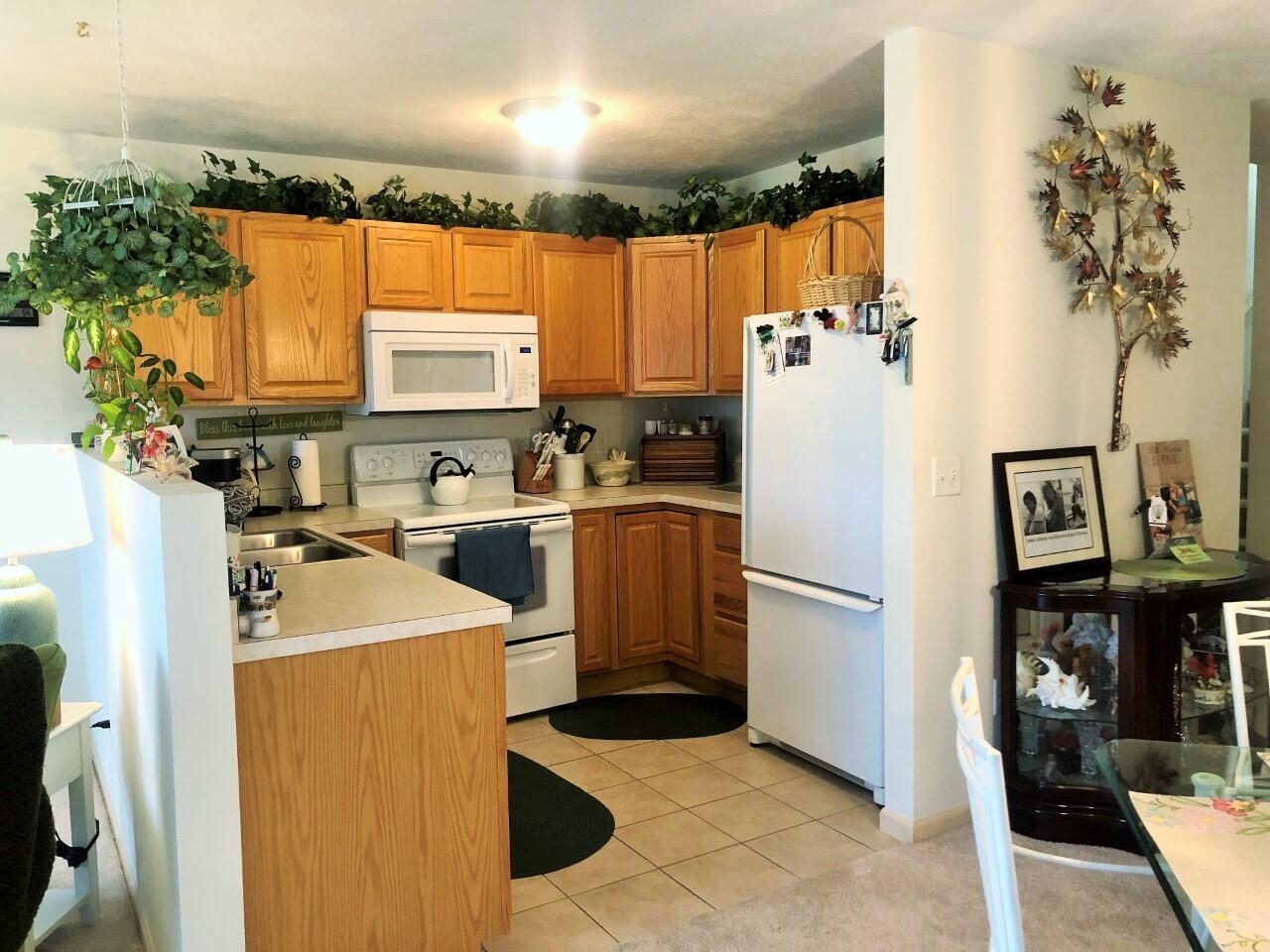 1295 North Whitehall Road, Unit 14 Muskegon, MI 49445 - Photo 8 of 19 thumbnail_IMG_9707