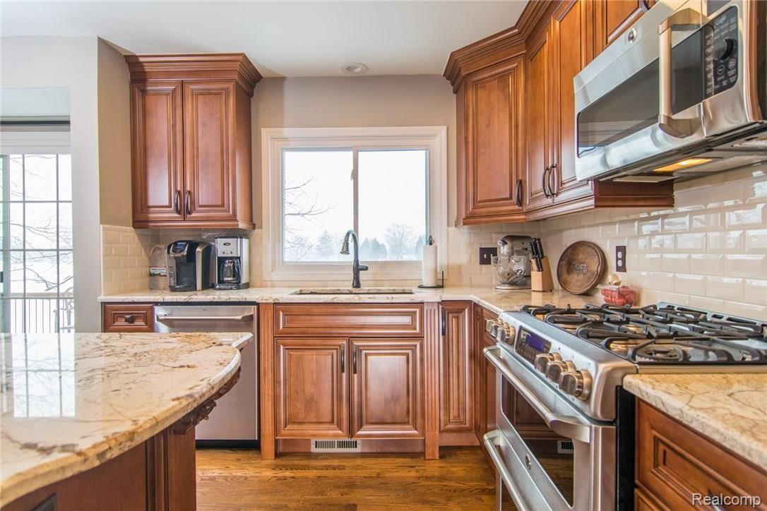 3149 Courtfield Drive Rochester, MI 48309 - Photo 9 of 58 DSC_1322.jpg
