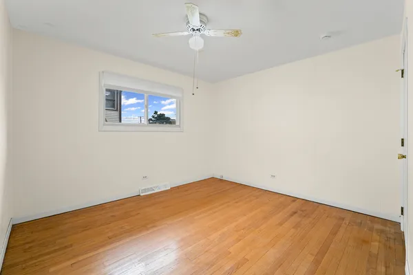 $3,200 | 421 North Elm Street, Itasca, IL 60143