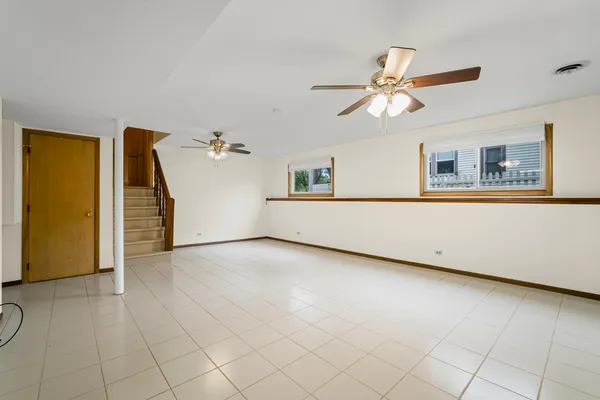 $3,200 | 421 North Elm Street, Itasca, IL 60143