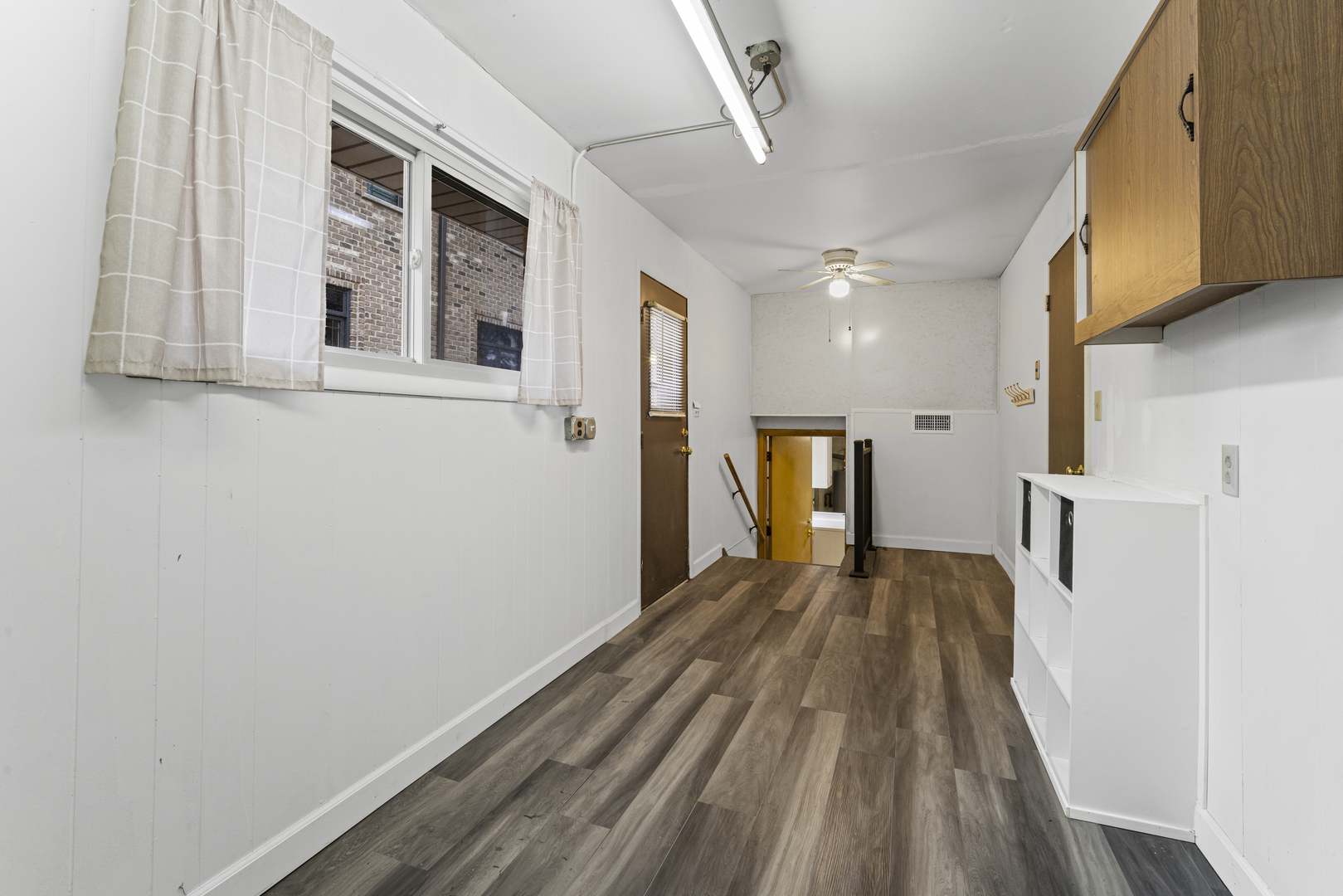 421 North Elm Street Itasca, IL 60143 - Photo 18 of 21 a view of a house with a hallway