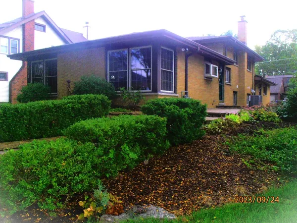 $3,200 | 421 North Elm Street, Itasca, IL 60143