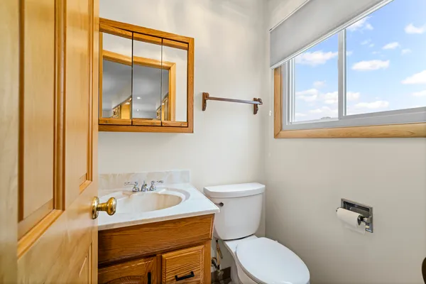 $3,200 | 421 North Elm Street, Itasca, IL 60143