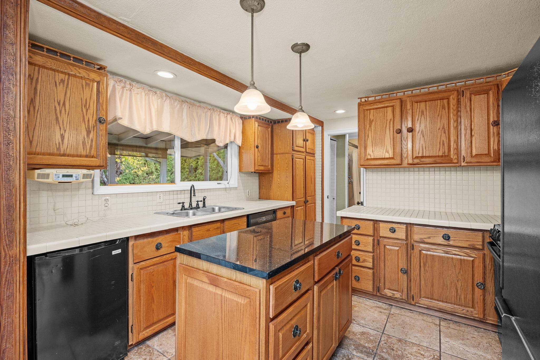 912 South Pierce Road Spokane Valley, WA 99206 - Photo 6 of 26 Gallery Image 6