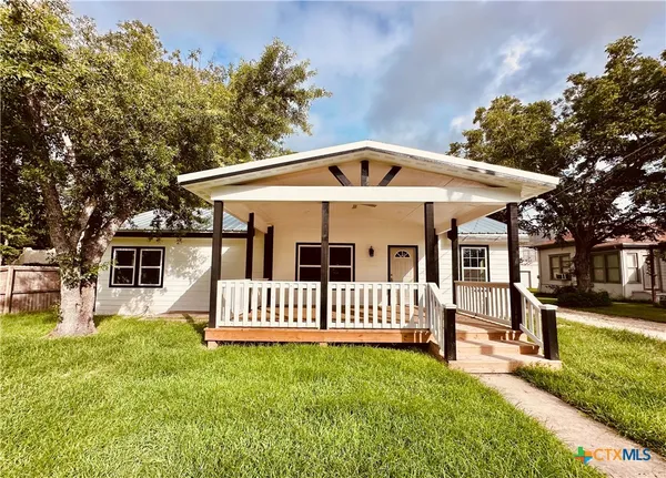 $279,900 | 1008 North Gonzales Street, Cuero, TX 77954