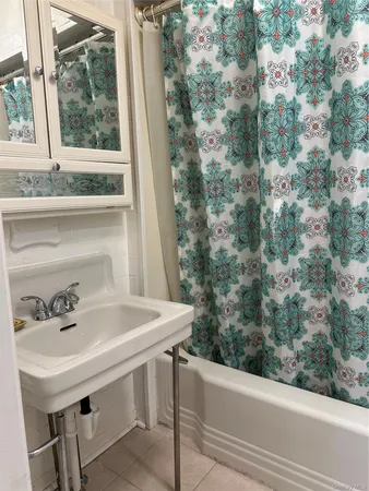 $2,000 | 9 Elizabeth Street, Unit 1, Port Jervis, NY 12771