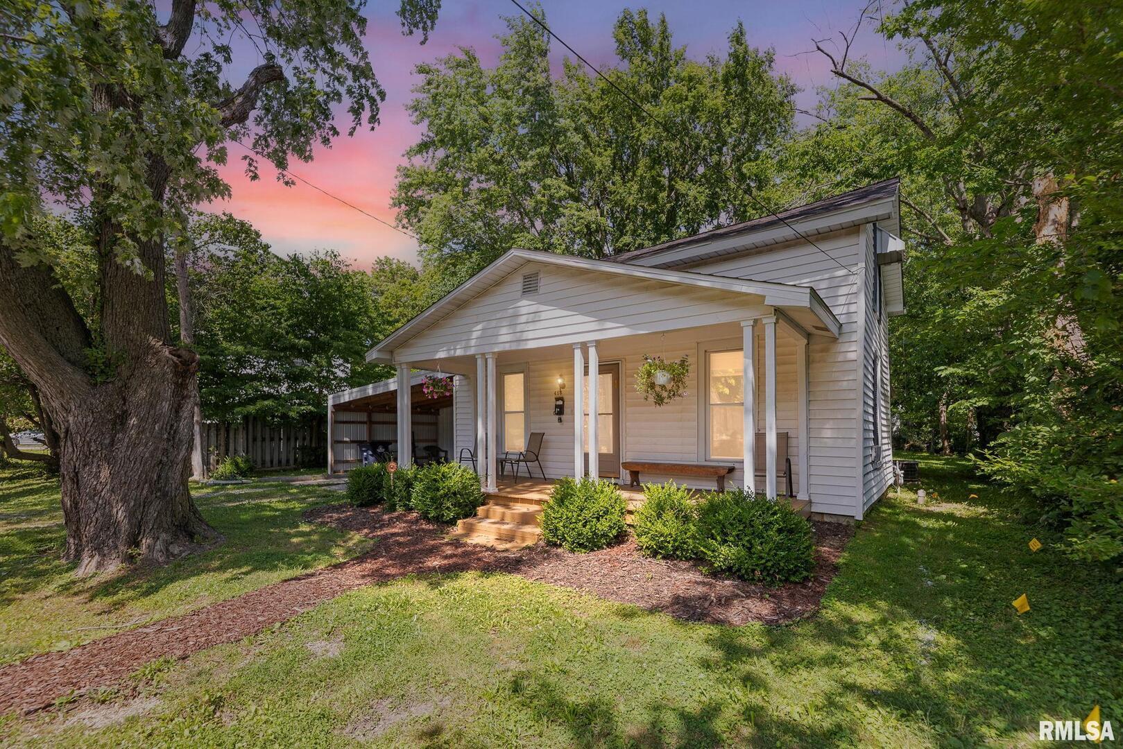 416 South Maple Street Salem, IL 62881 - Photo 2 of 31 a view of a house with a yard