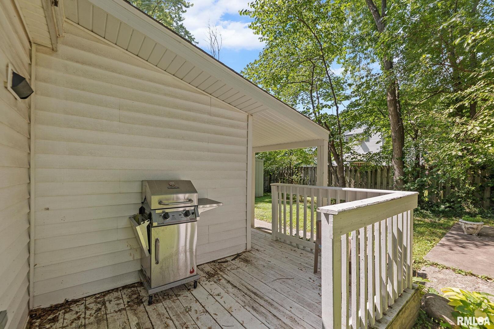 416 South Maple Street Salem, IL 62881 - Photo 6 of 31 a view of a patio in the backyard