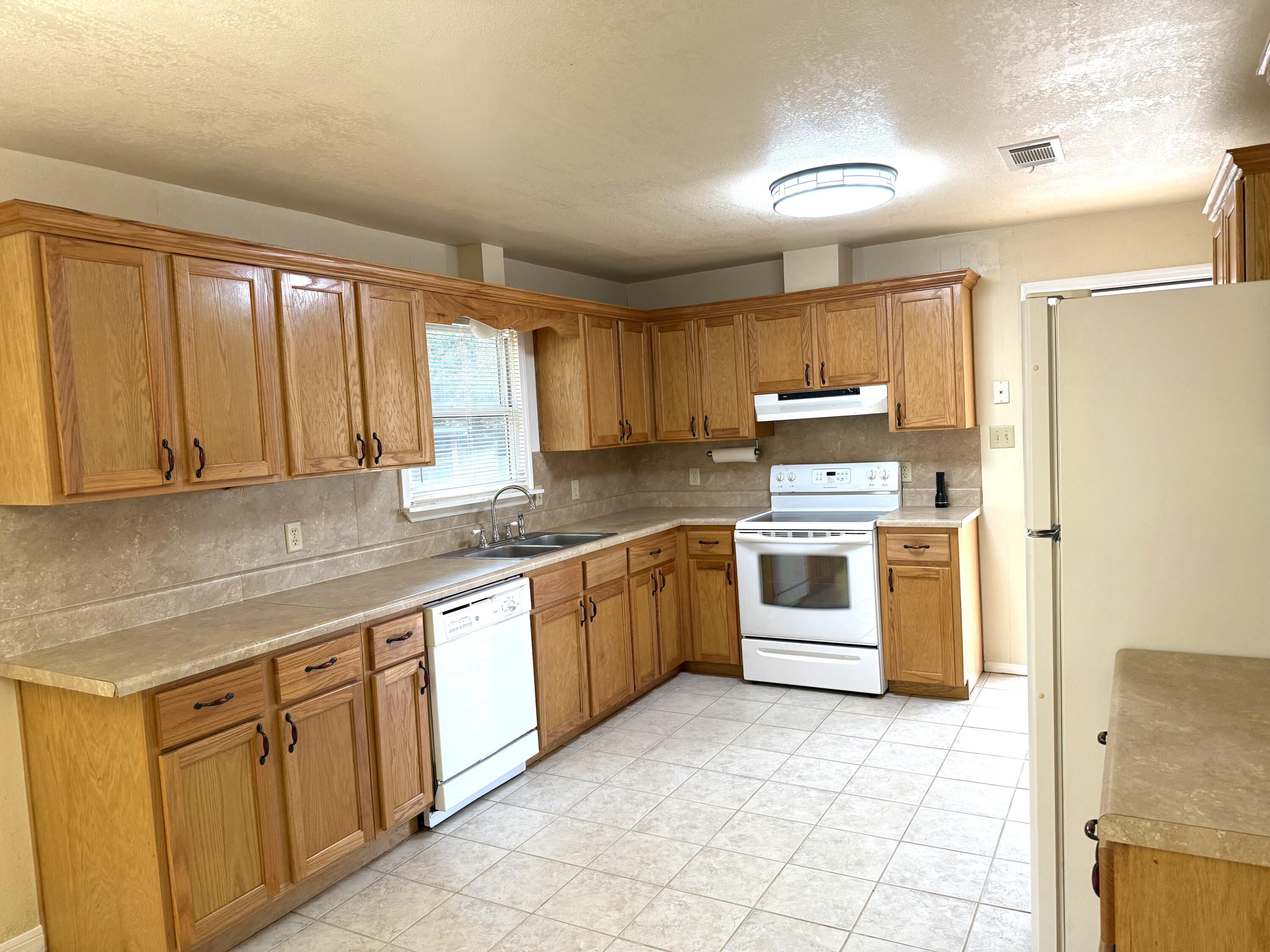502 Scott Road Ponce de Leon, FL 32455 - Photo 5 of 28 IMG_0648
