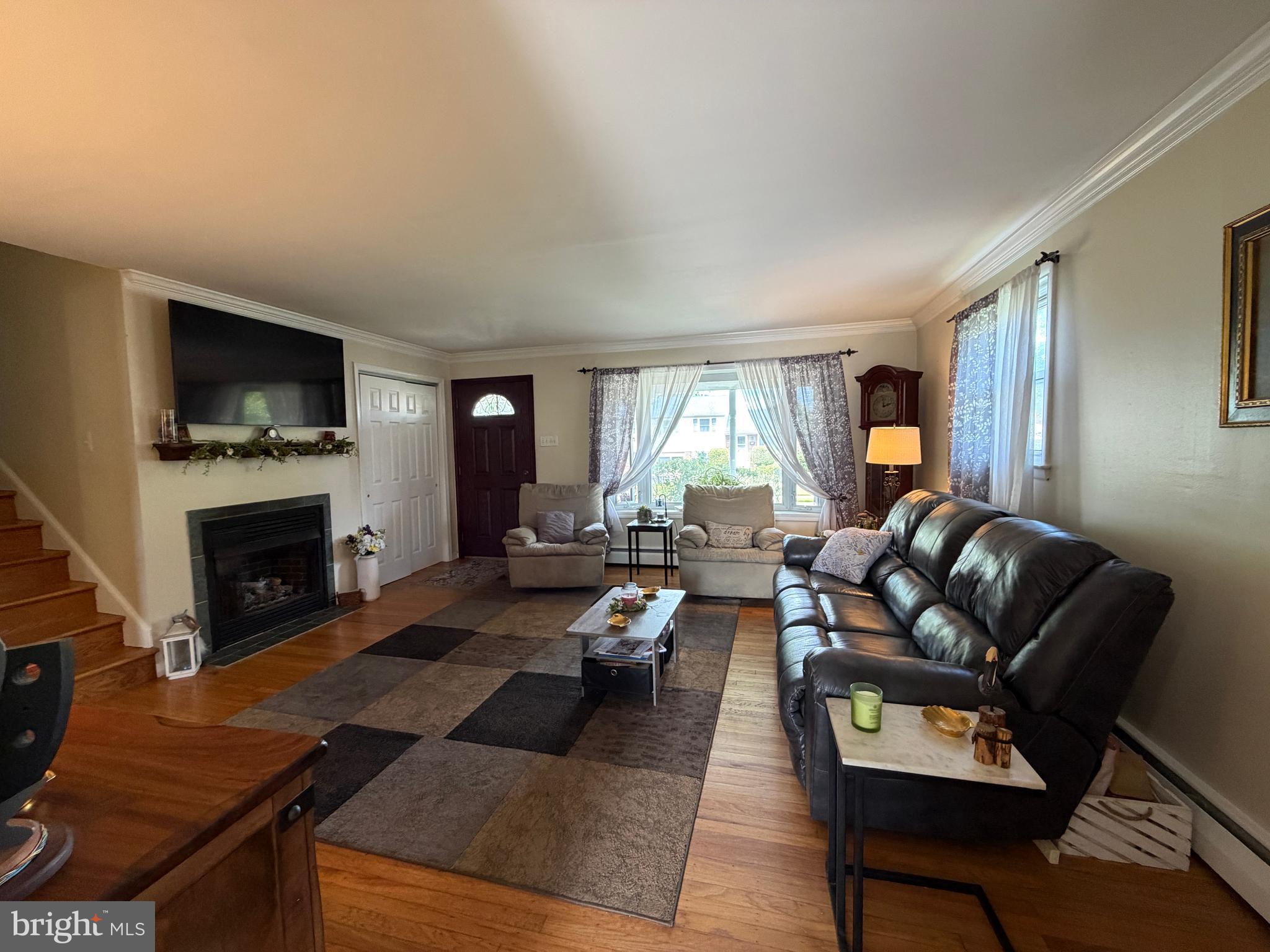126 Dale Road Willow Grove, PA 19090 - Photo 11 of 50 Living Room
