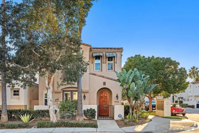 a picture of a open white wall