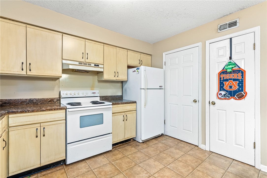 1761 Wire Road, Unit 116 Auburn, AL 36832 - Photo 5 of 13 Gallery Image 5