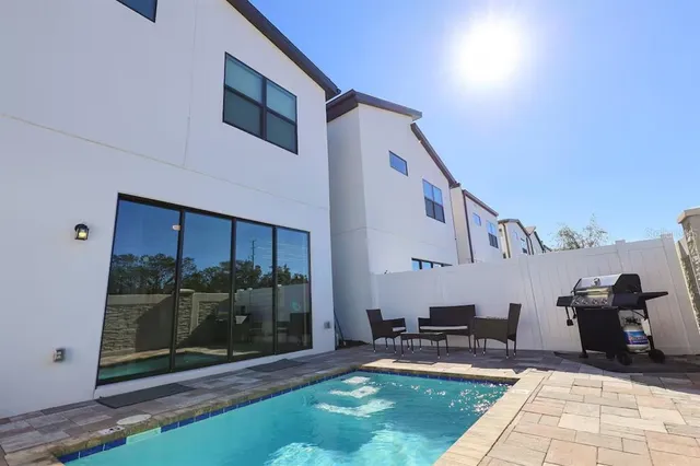 a view of a house with backyard and porch