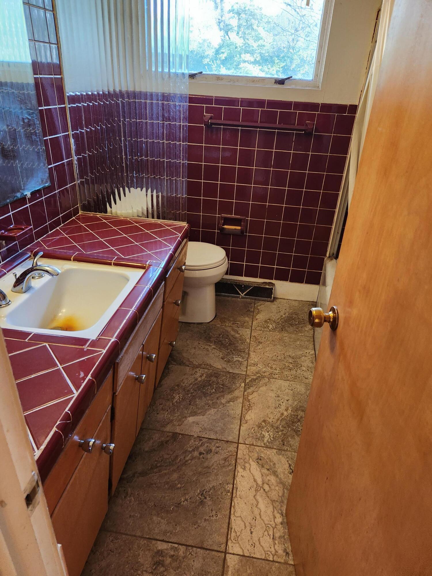 345 Elmside Road Benton Harbor, MI 49022 - Photo 8 of 9 20221005_093149