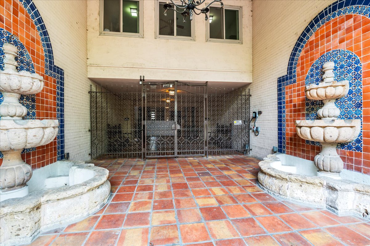 505 West 7th Street, Unit 313 Austin, TX 78701 - Photo 22 of 30 View of doorway to property