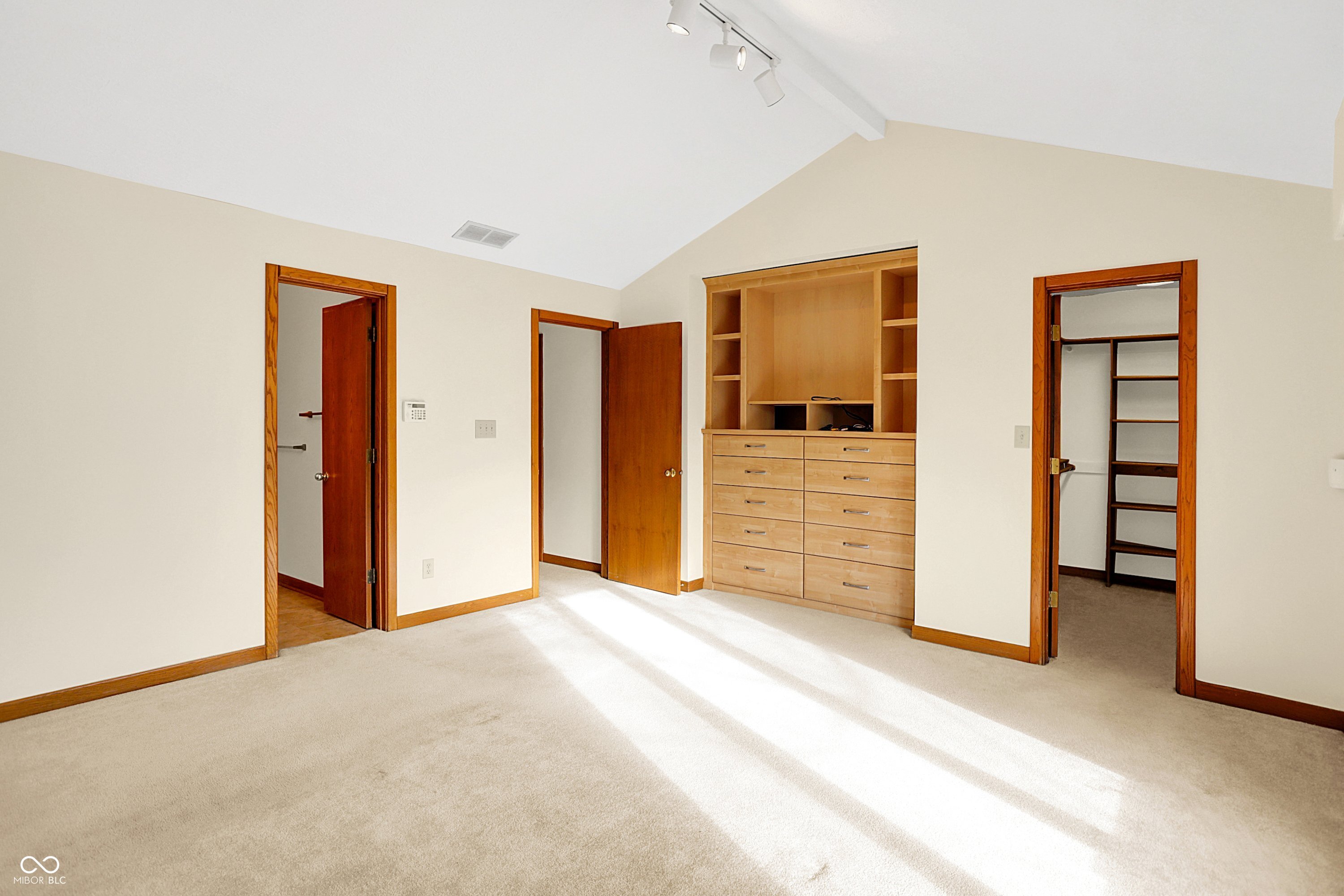 5021 Tudor Circle Carmel, IN 46033 - Photo 16 of 28