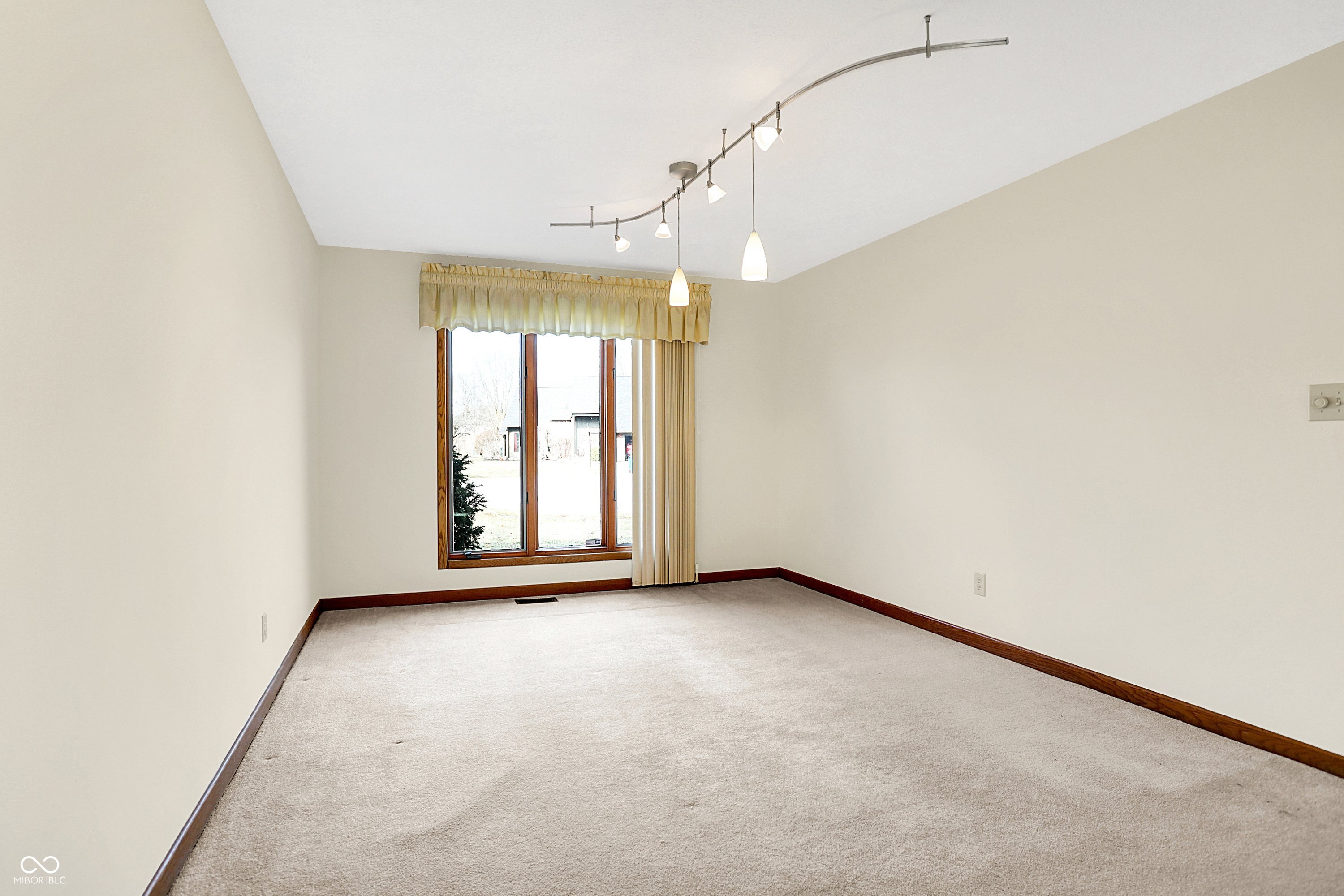 5021 Tudor Circle Carmel, IN 46033 - Photo 7 of 28