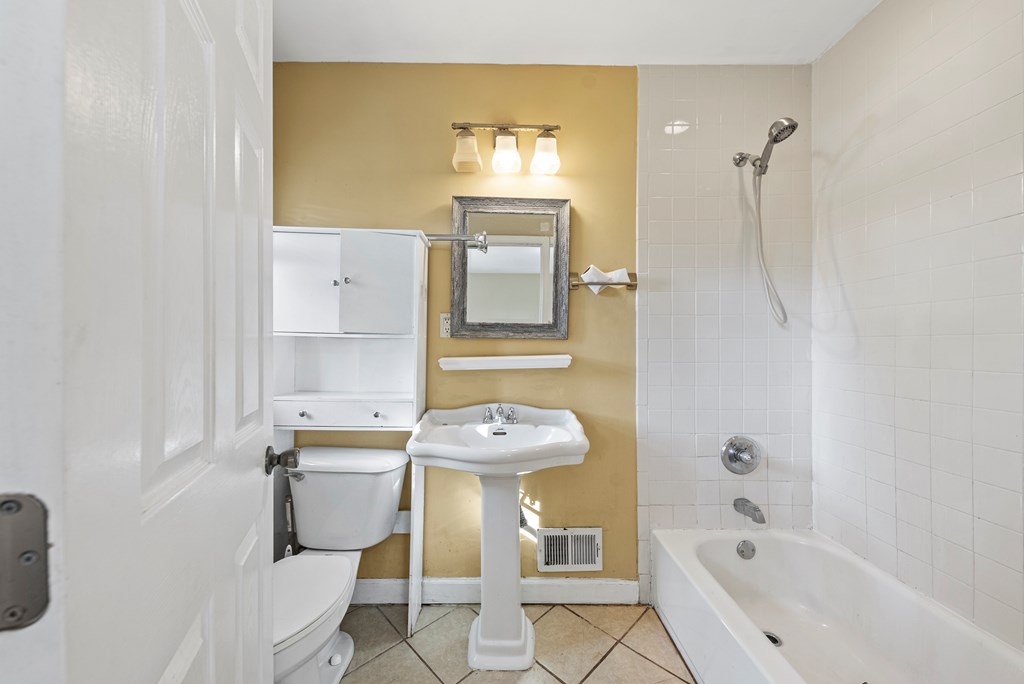 3630 Vernon Drive Columbus, GA 31909 - Photo 15 of 27 a bathroom with a sink mirror toilet and bathtub