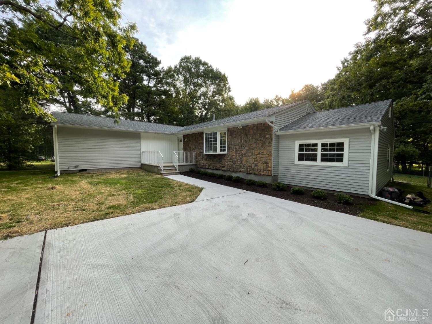 115 Old Forge Road Monroe Township, NJ 08831 - Photo 4 of 38 Gallery Image 4