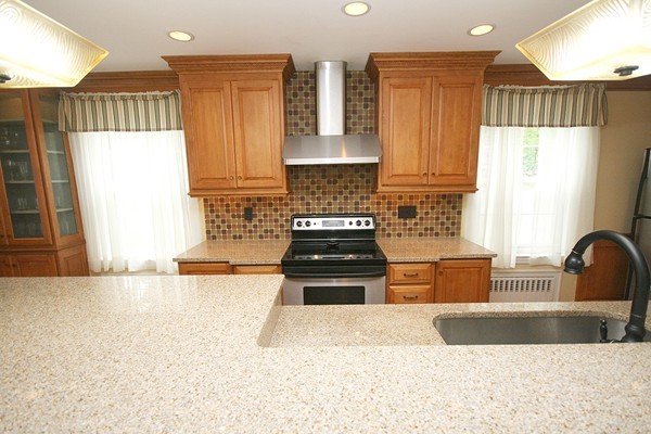 19 Barbara Road Danvers, MA 01923 - Photo 5 of 21 Gallery Image 5
