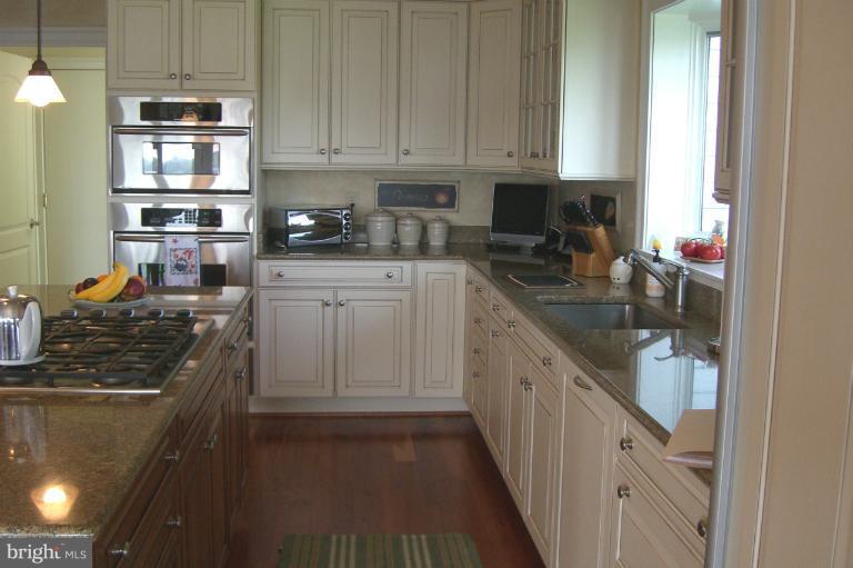 1028 Wiers Road Edgewater, MD 21037 - Photo 9 of 27 Kitchen