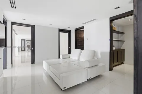 $3,950,000 | 1330 Ocean Drive, Unit 3CA, Miami Beach, FL 33139